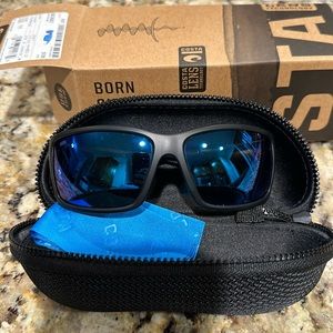 NWT. Costa Reefton Blackout. 580G. Sunglasses.